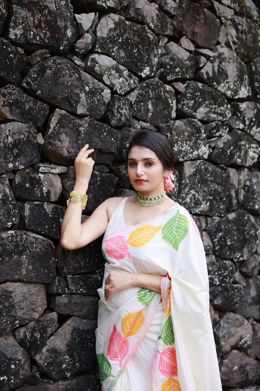 Floral leaf White Color Banarasi Silk Woven Saree