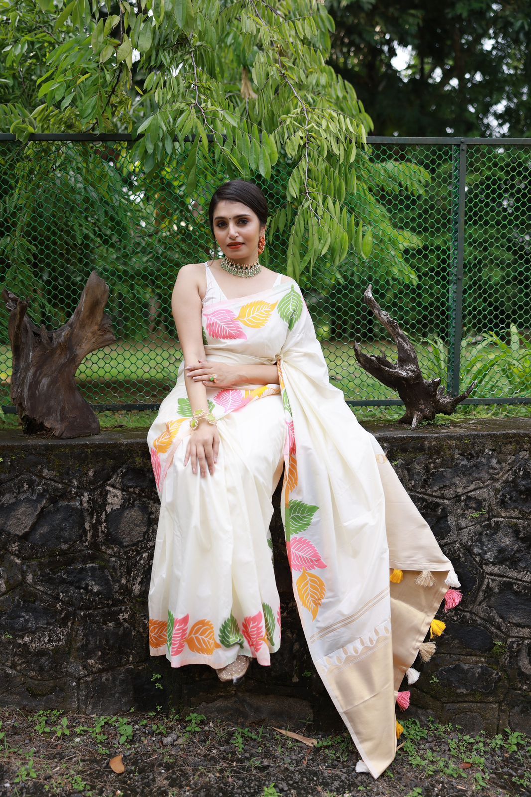 Floral leaf White Color Banarasi Silk Woven Saree