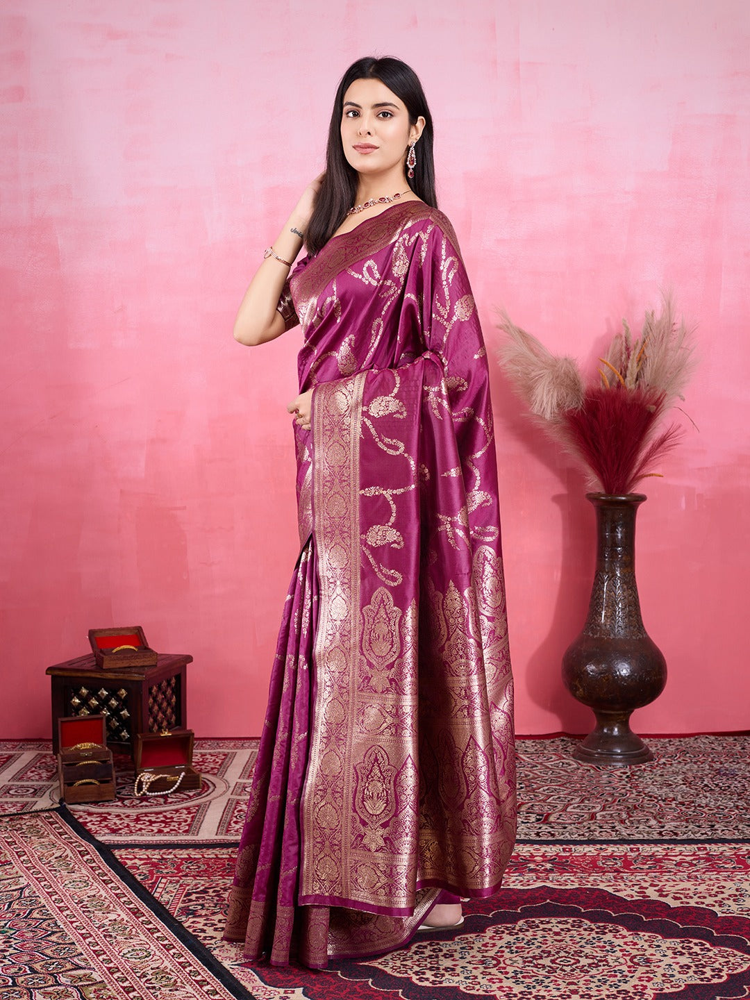 Soft Banarasi silk Saree & Zari weaving Rich pallu with zari weawing border