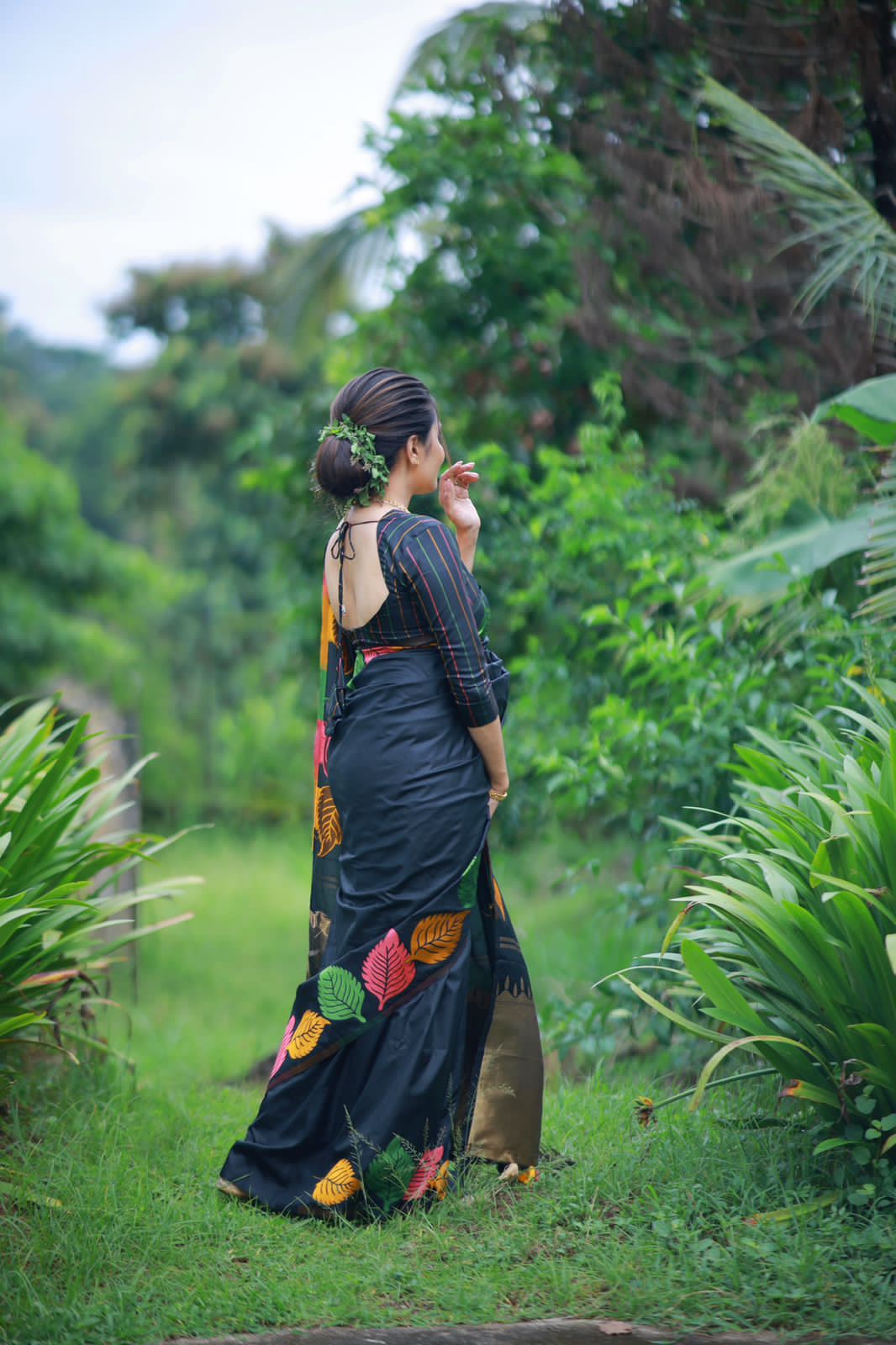 Leaf Pattern Black colour Banarasi Silk Woven Saree