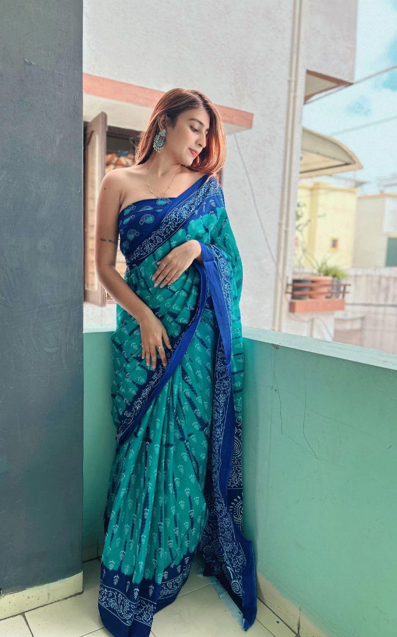 Refreshing Sky Blue Hand Block  Print Soft  Mal Mal Cotton Sarees With Running Blouse